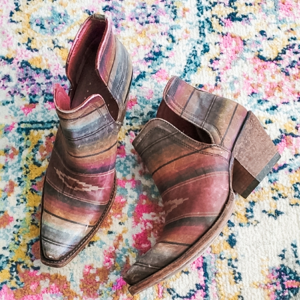 Ariat Dixon Saddle Blanket Snip Toe Leather Ankle Boots